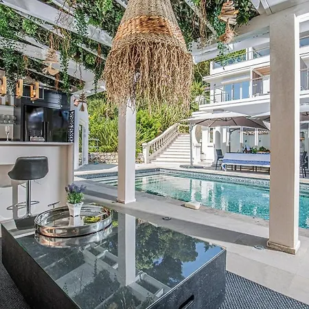 Private With Private Heatead Pool, Sauna And Jacuzzi In Apartman *