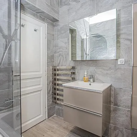 Private With Private Heatead Pool, Sauna And Jacuzzi In דירה *